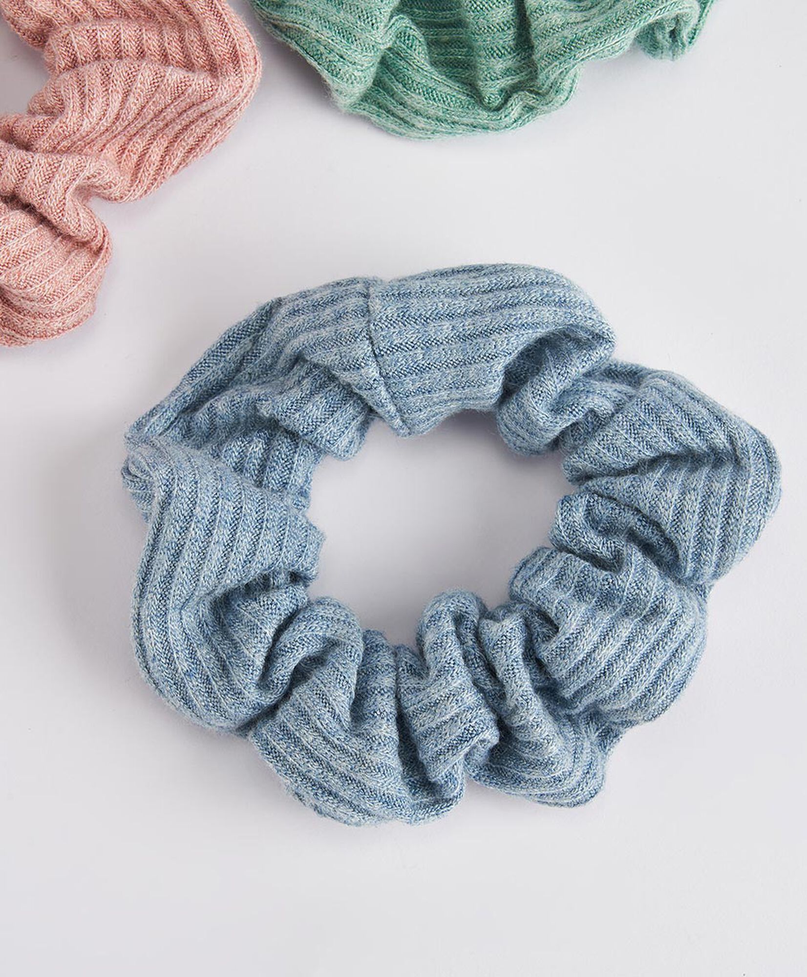 Set 3 scrunchies mujer textura Set 3 scrunchies mujer textura