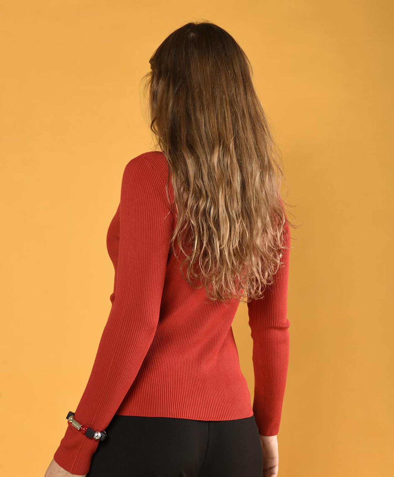 Sweater canalé zip ajustado cuello redondo Sweater canalé zip ajustado cuello redondo