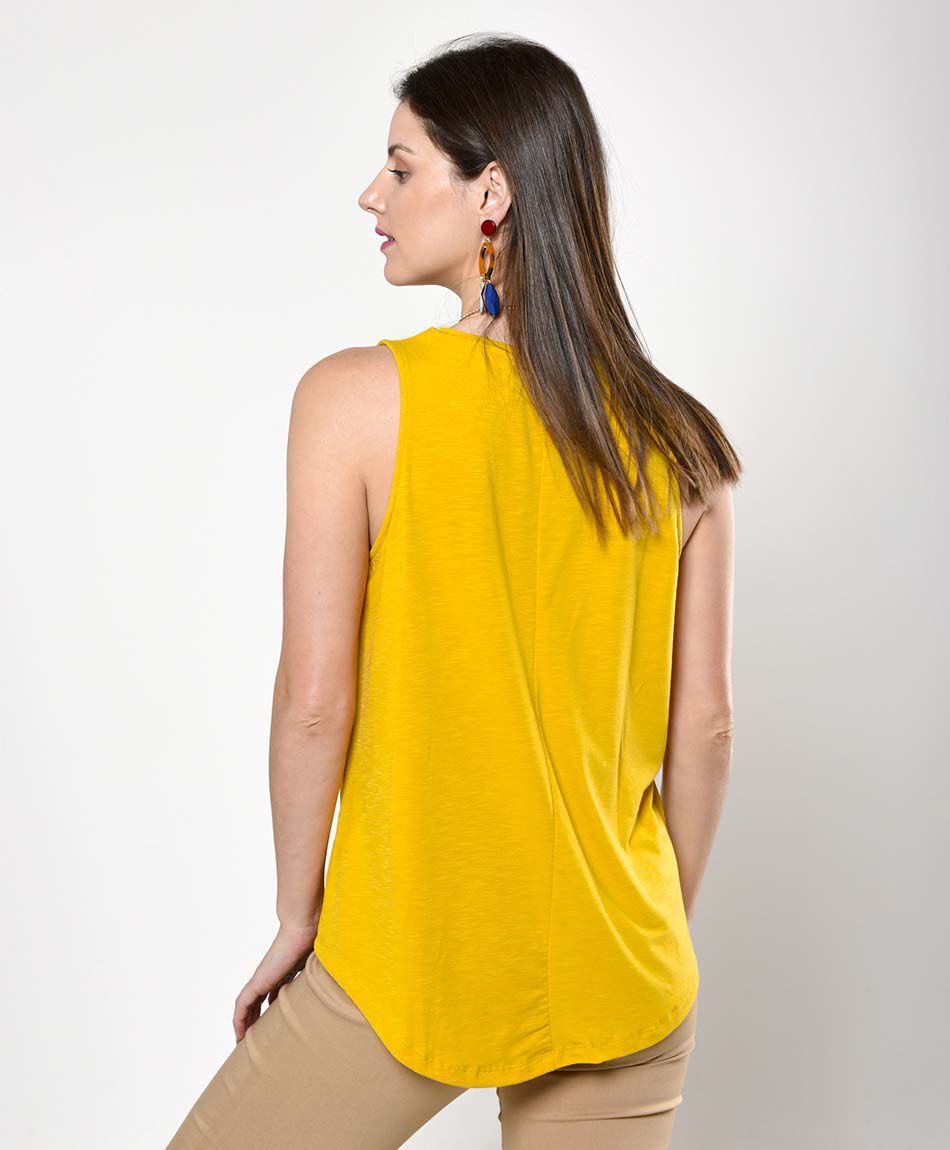 Polera oversize sin mangas cuello redondo