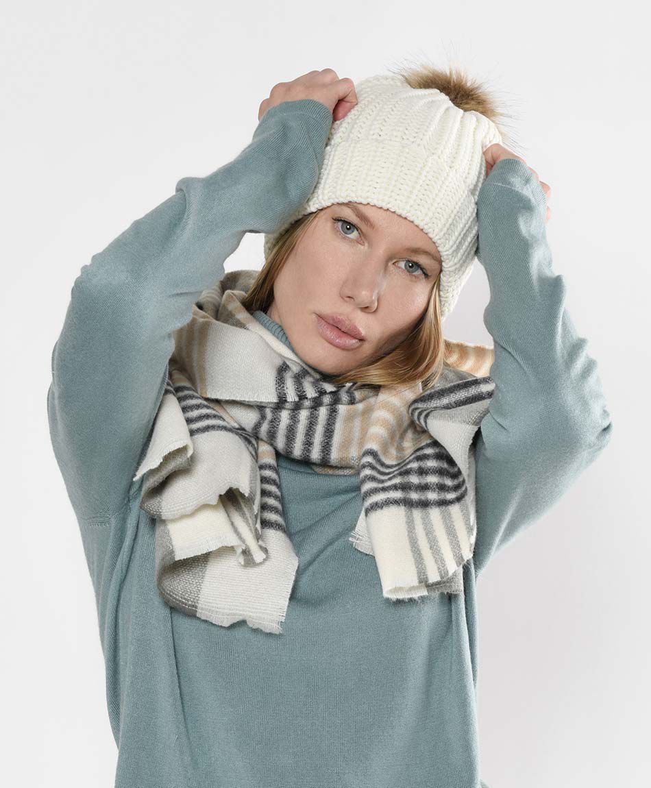 Set mujer gorro + ruana cuadros