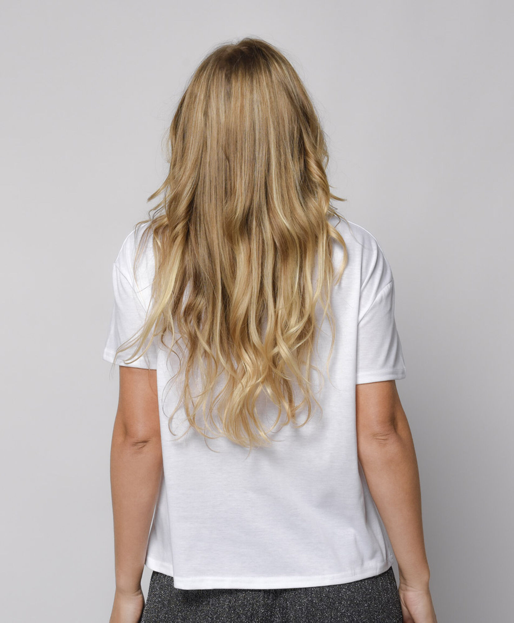 Polera mujer flor tachas Polera mujer flor tachas