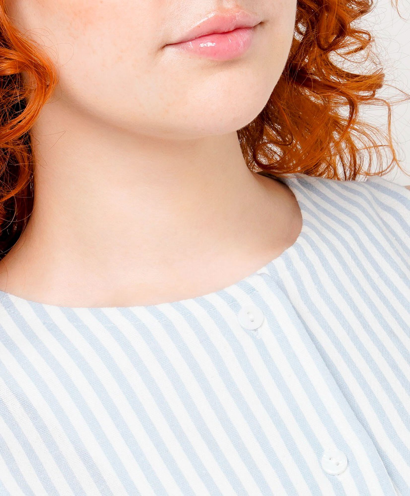 Blusa mujer líneas celeste sin mangas Blusa mujer líneas celeste sin mangas