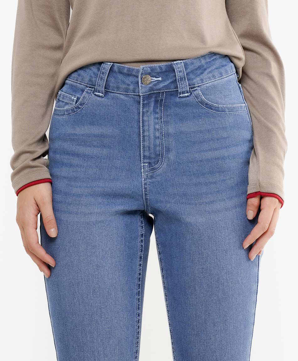 Jeans mujer flare dise&ntilde;o bordado