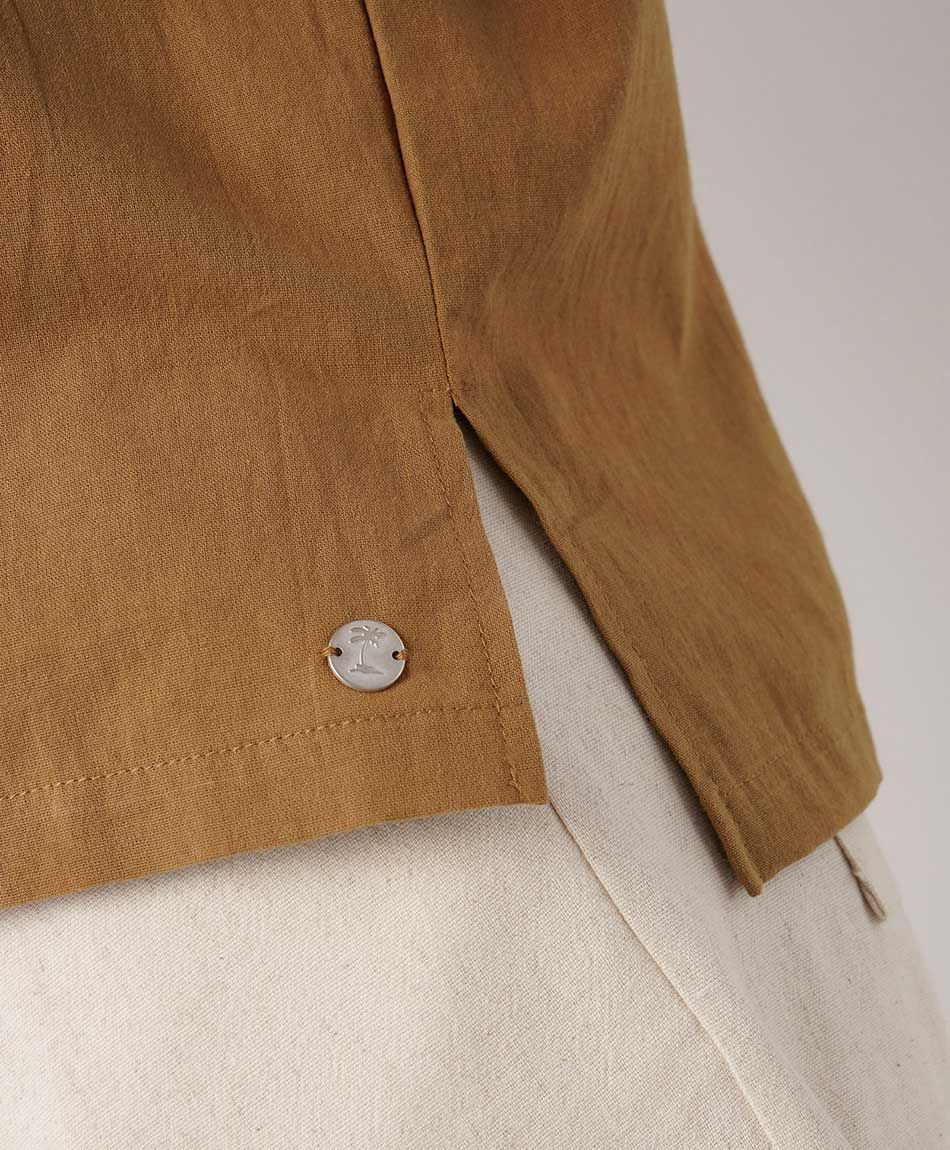 Blusa mujer lino beige bolsillos