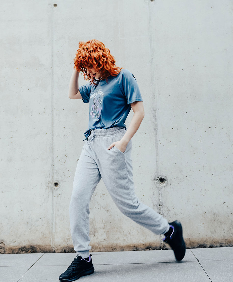 Pantal&oacute;n de buzo mujer liso gris claro