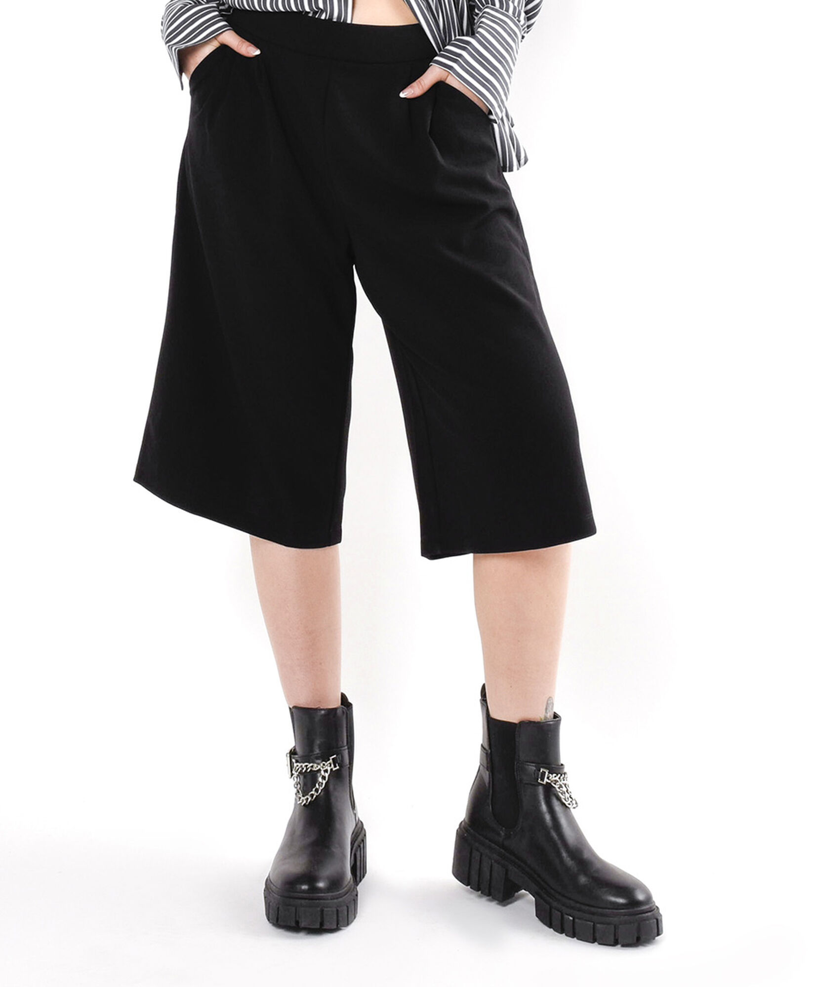 Pantalón mujer capri negro Pantalón mujer capri negro