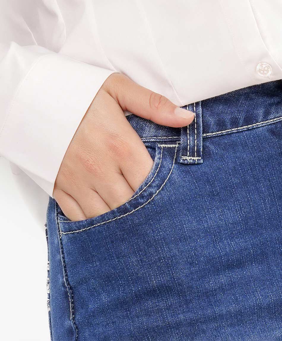 Jeans mujer flare detalles  bordados