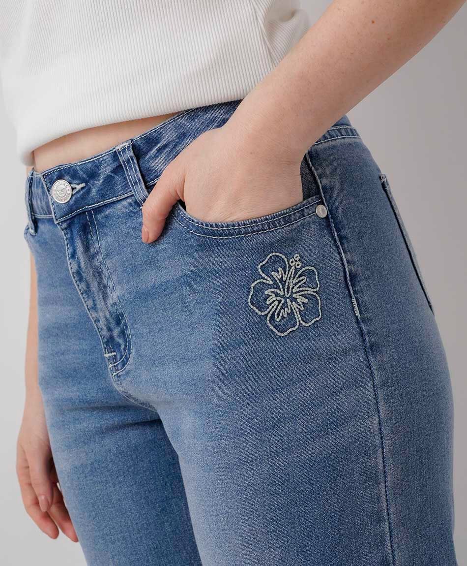 Jeans mujer straight orqu&iacute;dea bordada