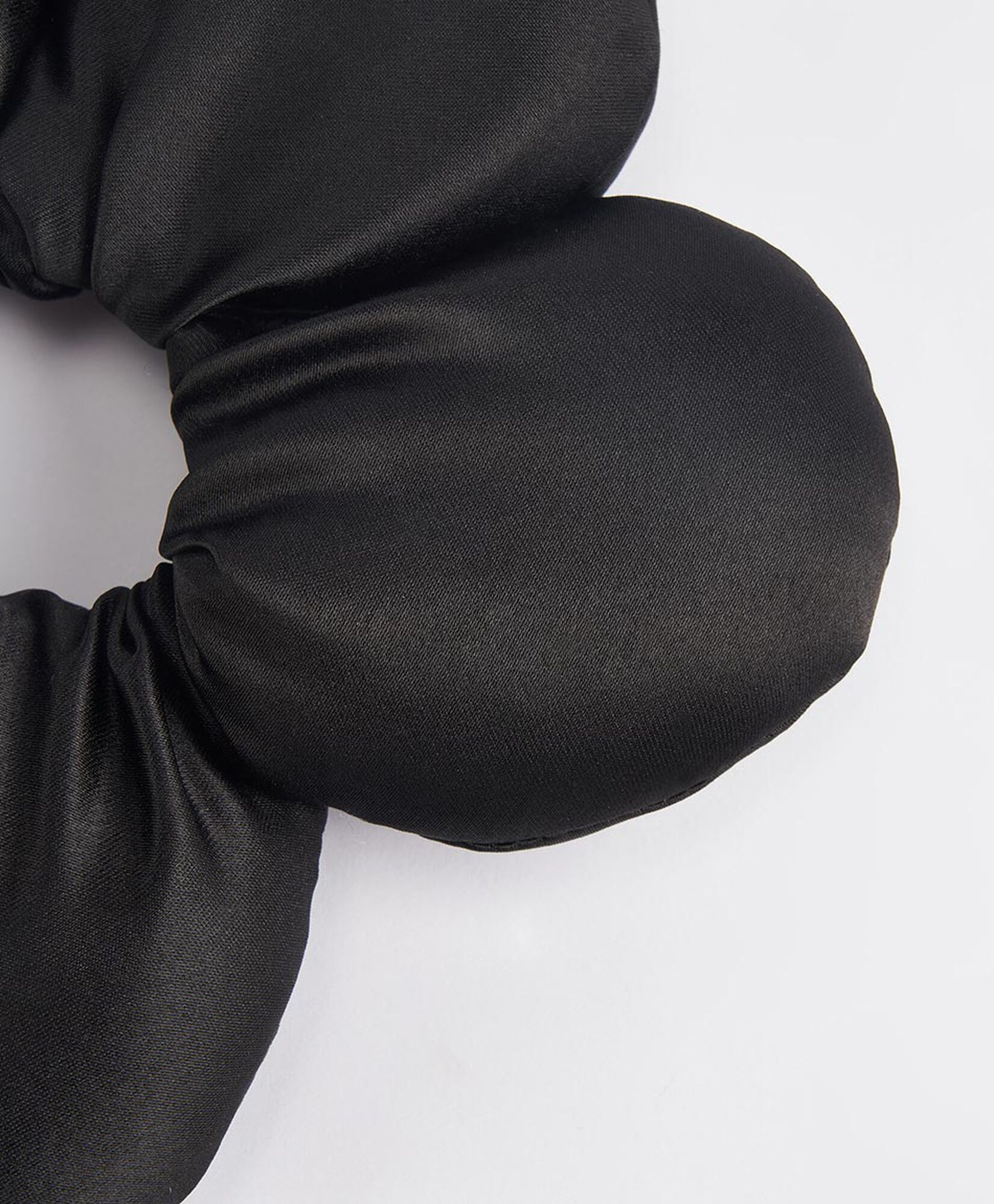 Colet mujer flor negra Colet mujer flor negra