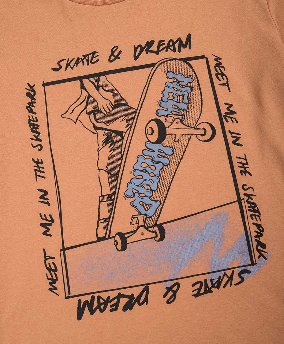 Polera ni&ntilde;o estampado skate