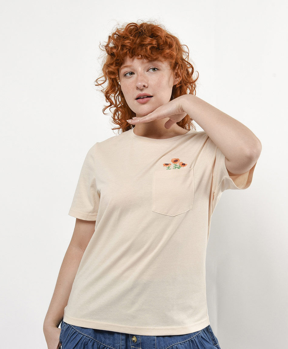 Polera mujer margaritas bordadas