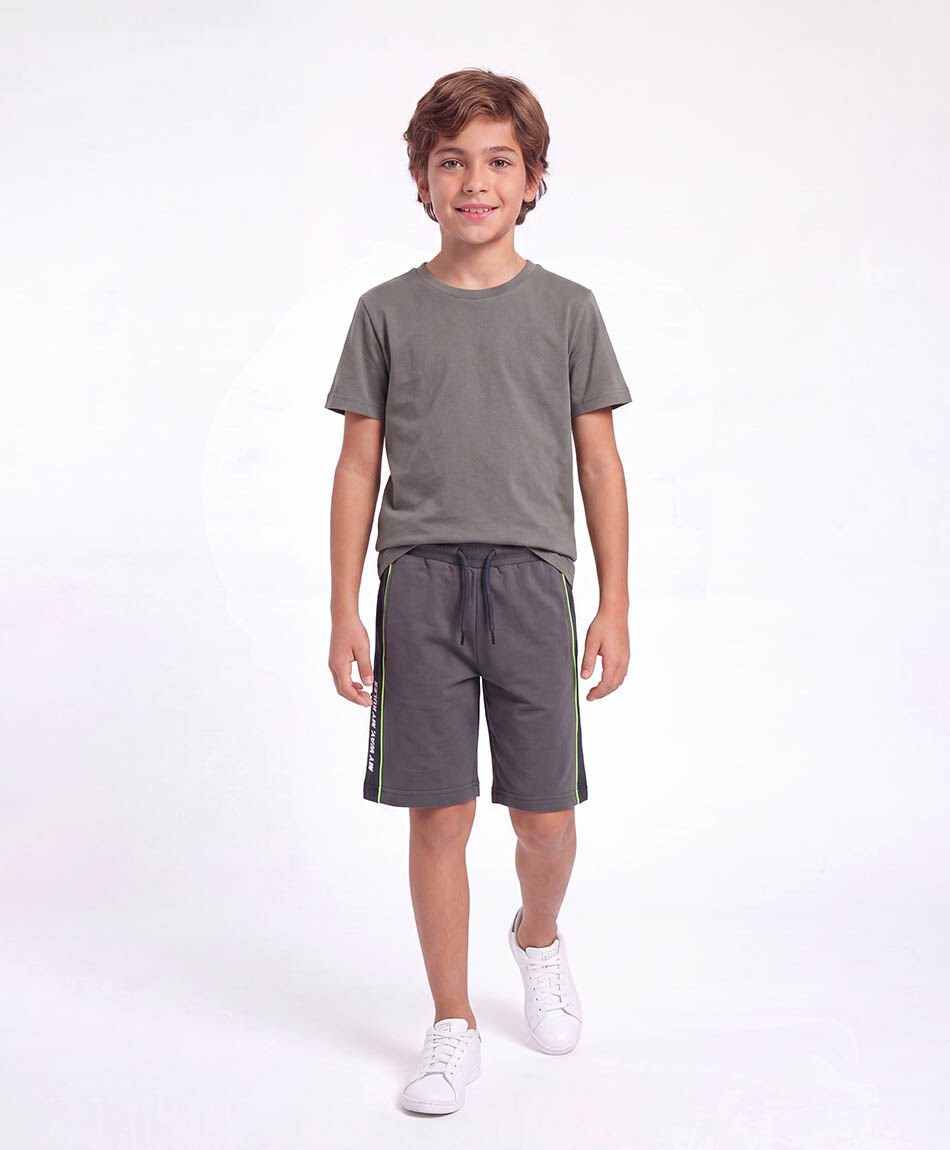 Short ni&ntilde;o l&iacute;neas