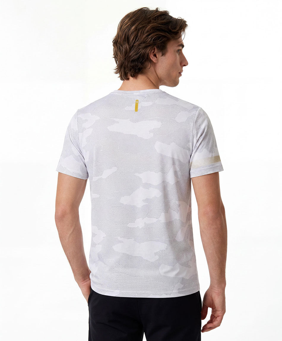 Polera deportiva hombre estilo camuflaje