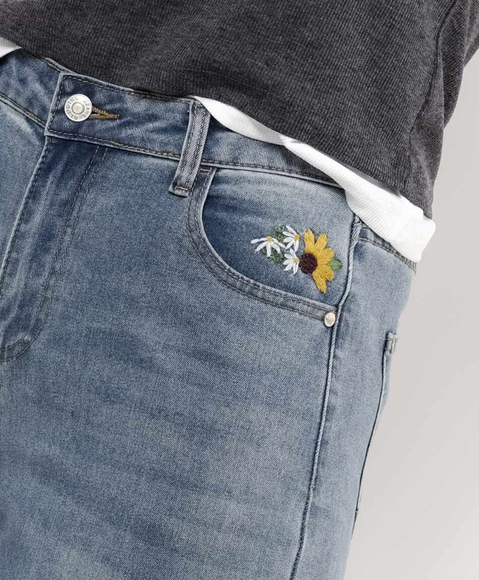 Jeans mujer bolsillo bordado