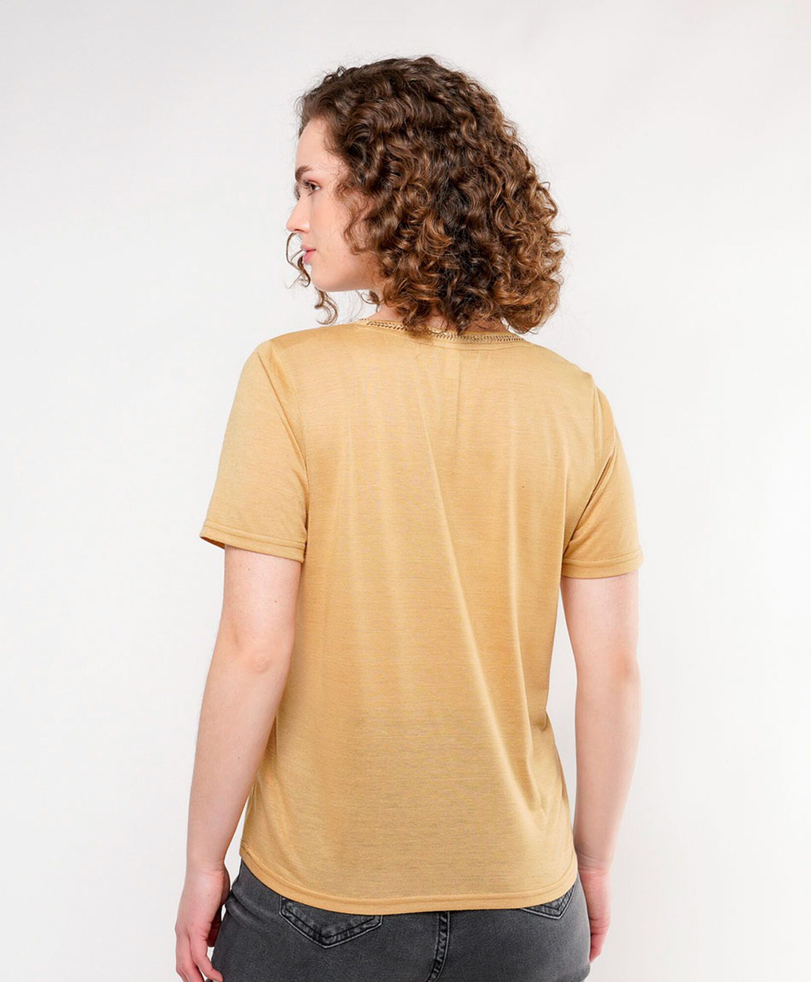 Polera mujer cuello bordado lino Polera mujer cuello bordado lino