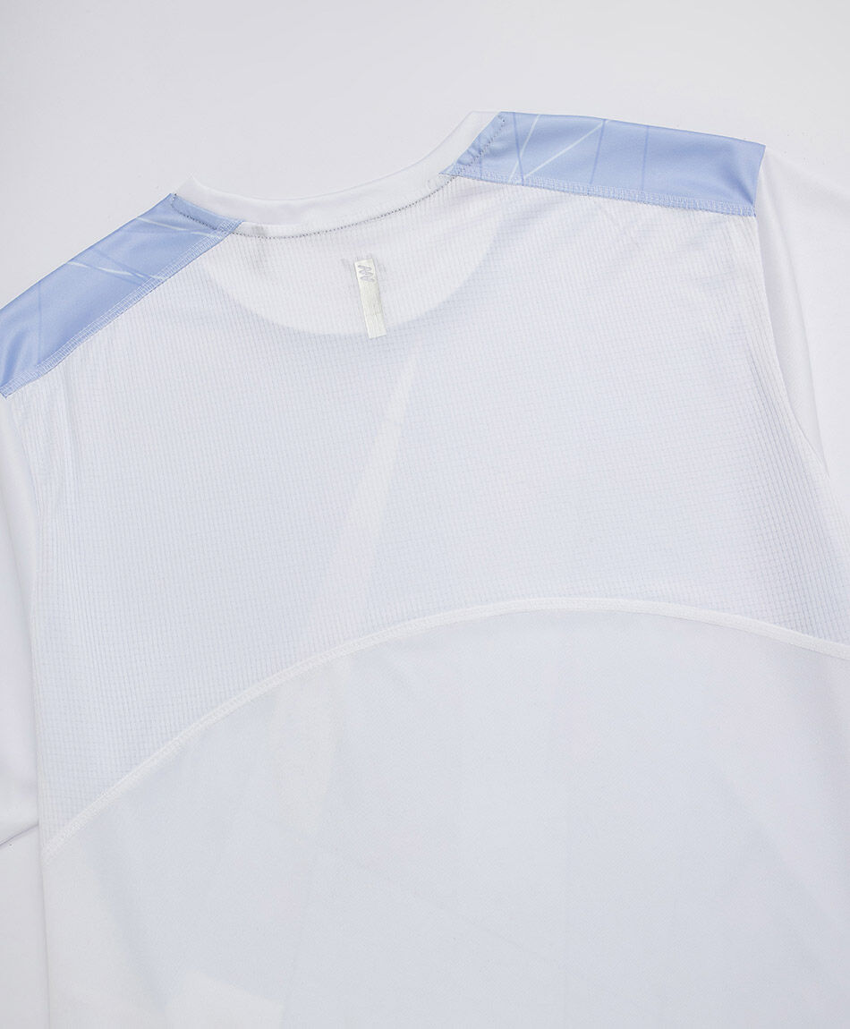 Polera deportiva hombre geometrica