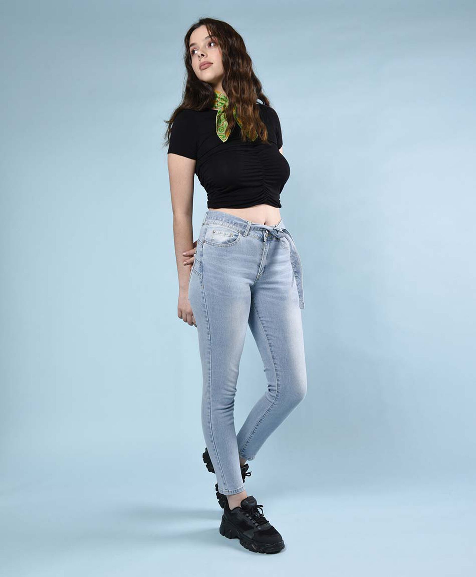 Jeans tiro alto lazo Jeans tiro alto lazo
