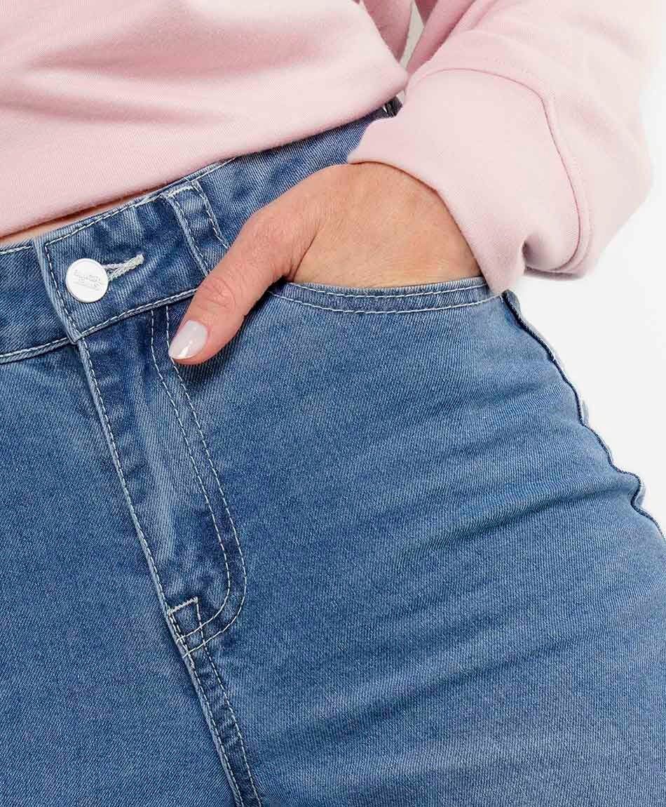 Jeans mujer flare bolsillo bordado