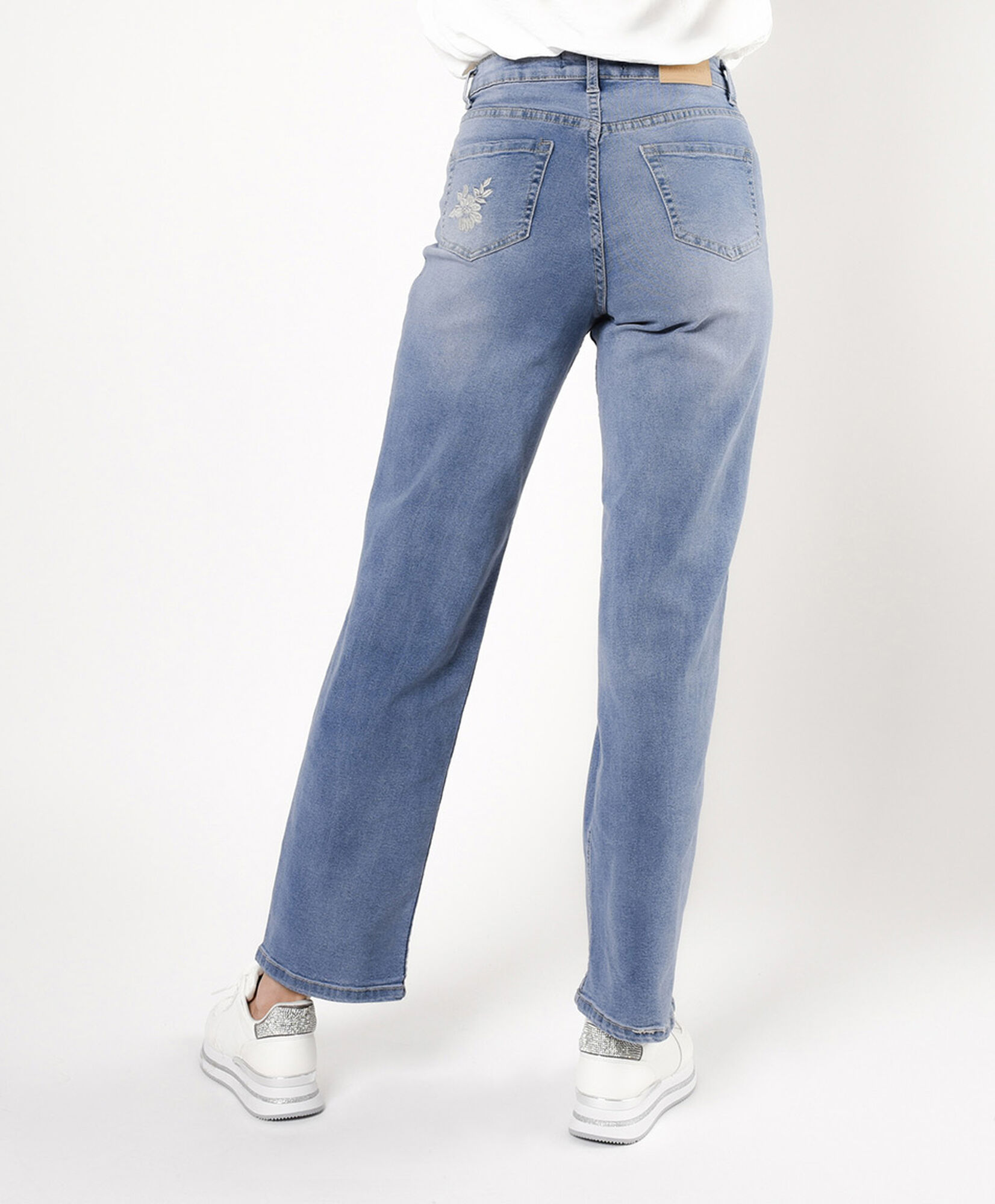 Jeans mujer flores bordadas Jeans mujer flores bordadas
