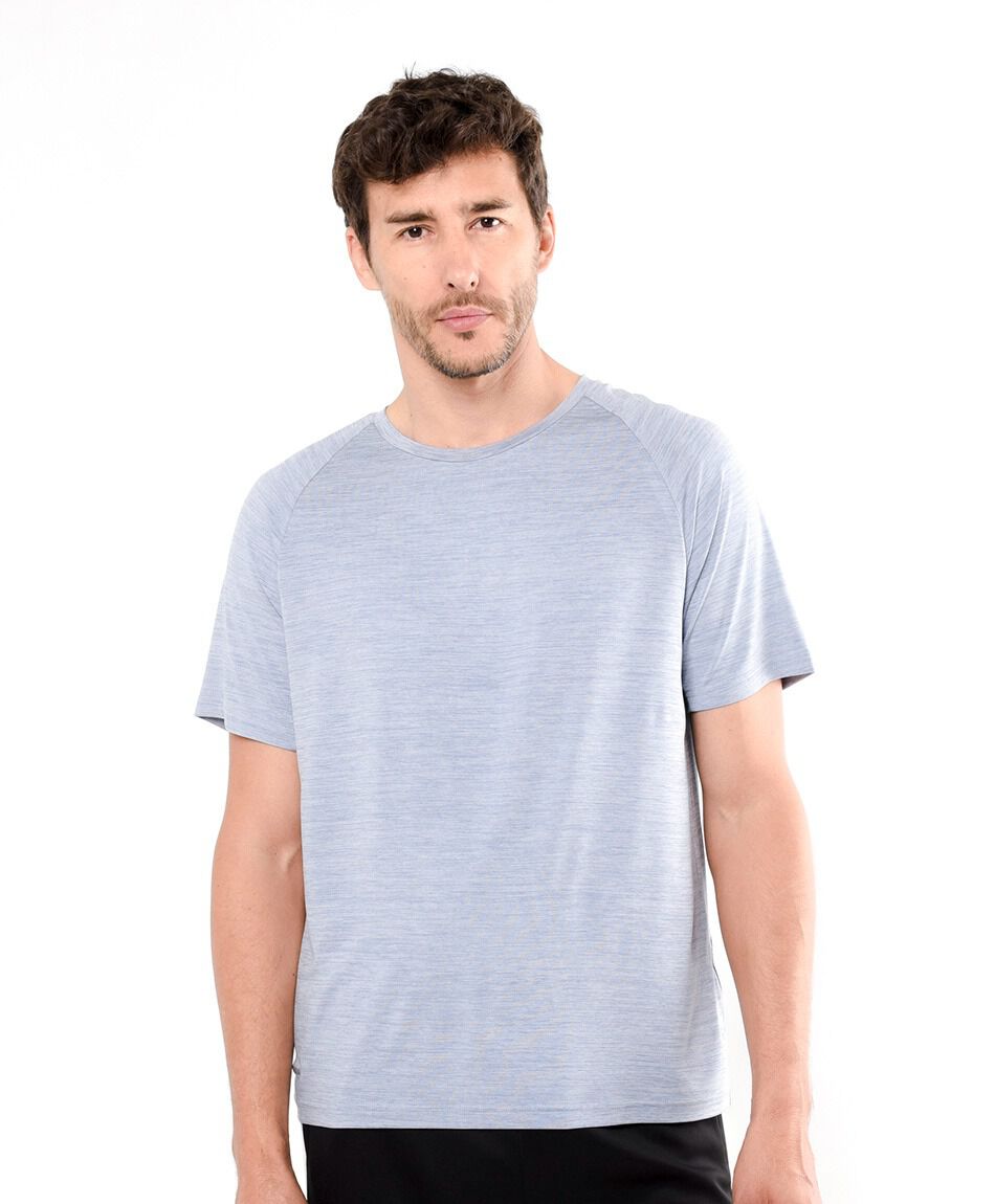 Polera deportiva hombre lisa celeste