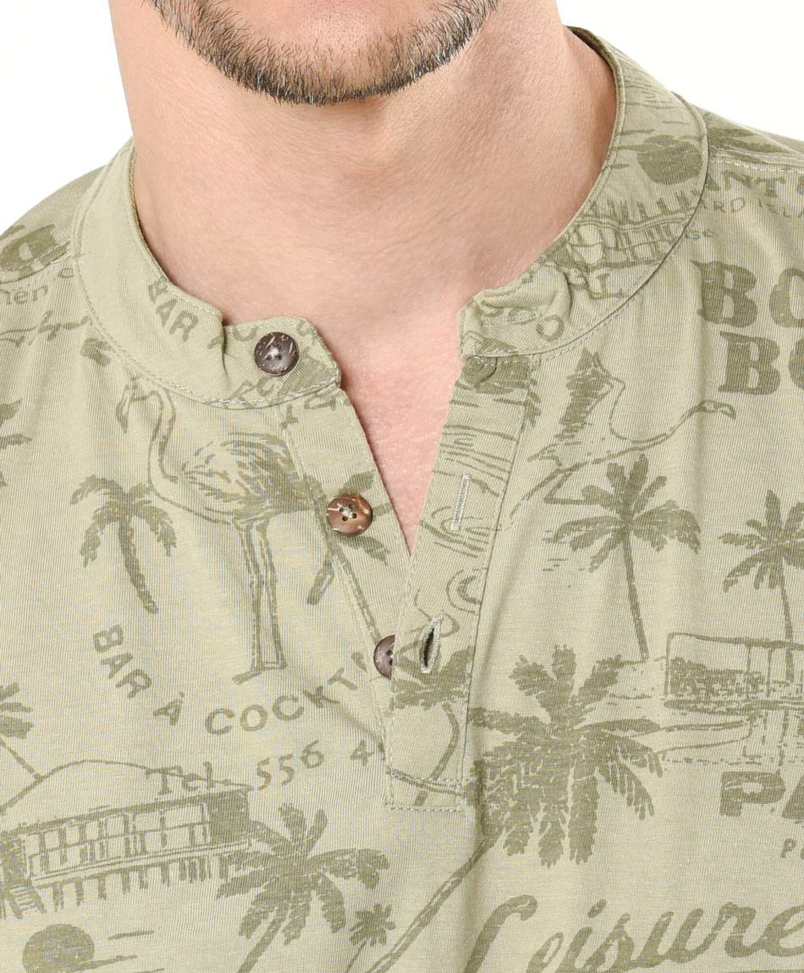 Polera hombre estampado tropical Polera hombre estampado tropical