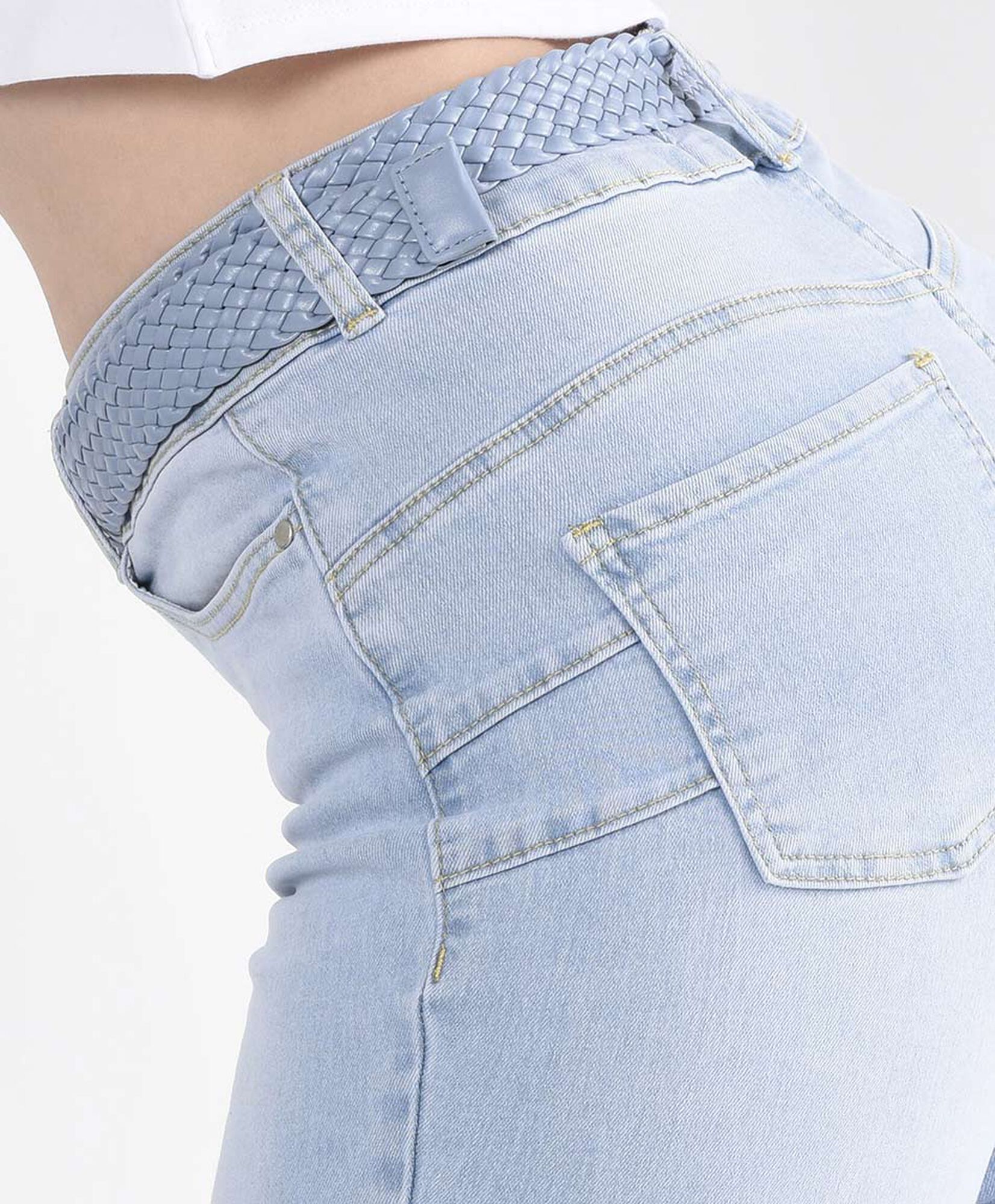 Jeans mujer cinturón trenzado slim fit Jeans mujer cinturón trenzado slim fit
