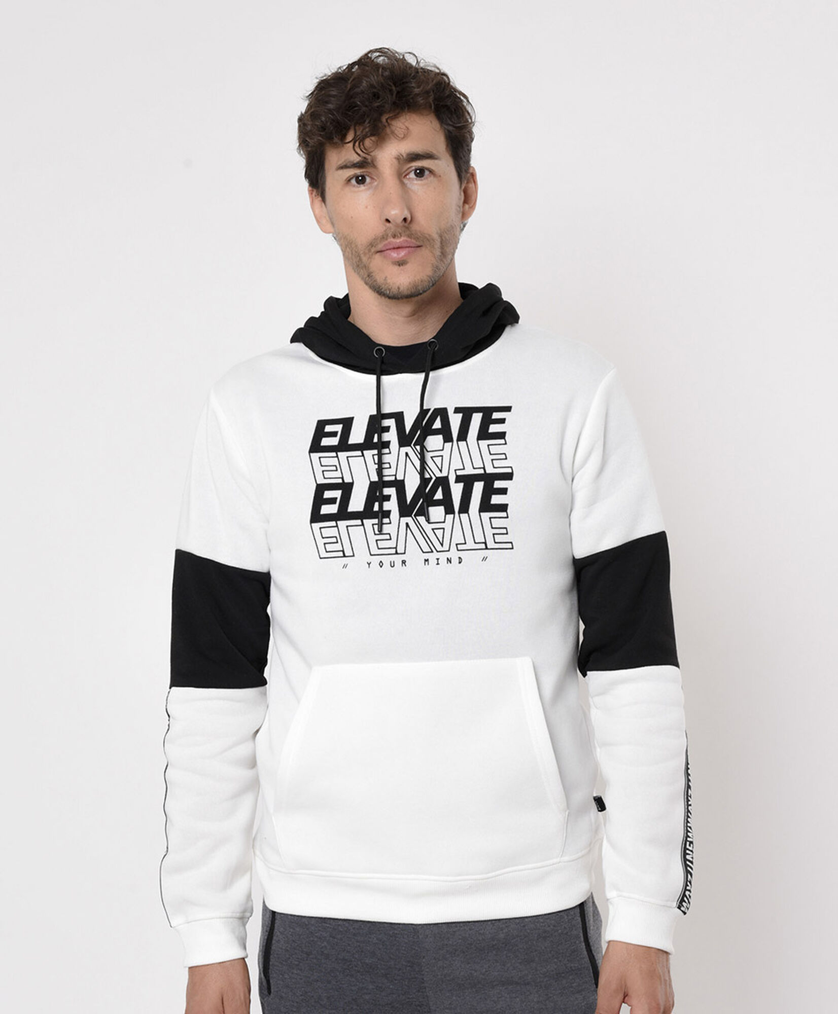 Polerón deportivo hombre bicolor texto Polerón deportivo hombre bicolor texto