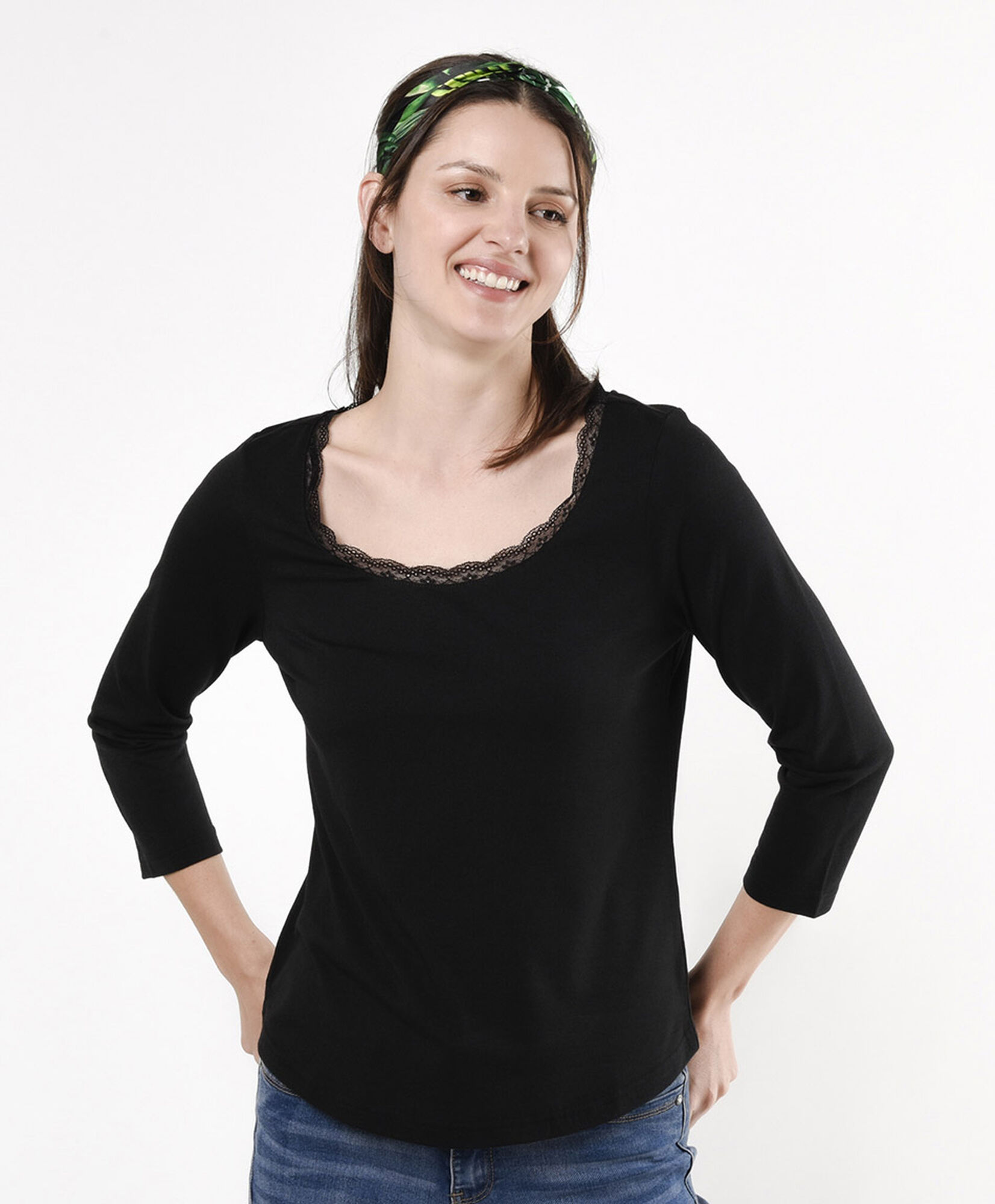 Polera mujer cuello encaje negra Polera mujer cuello encaje negra