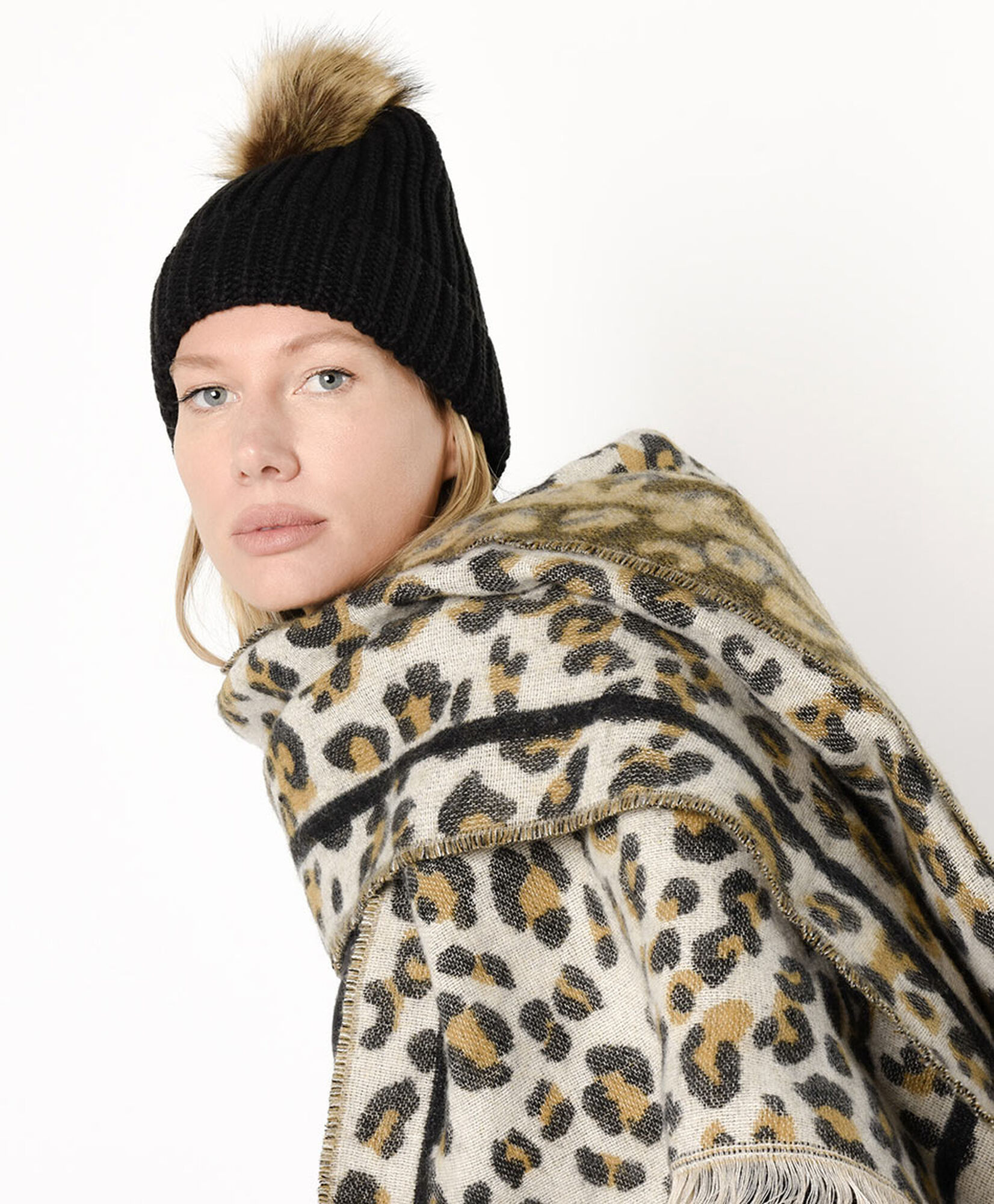 Set de regalo mujer gorro + ruana animal print Set de regalo mujer gorro + ruana animal print