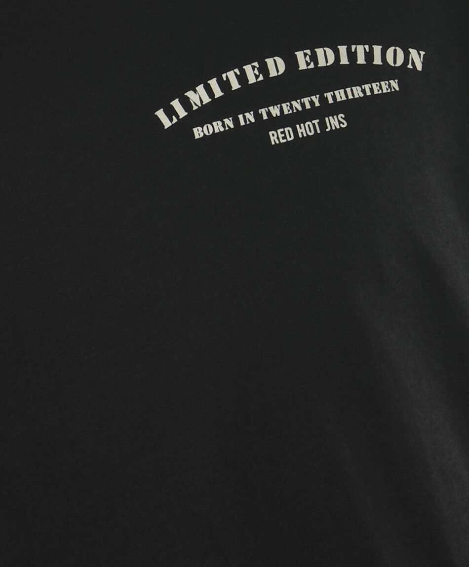 Polera hombre doble estampado limited edition