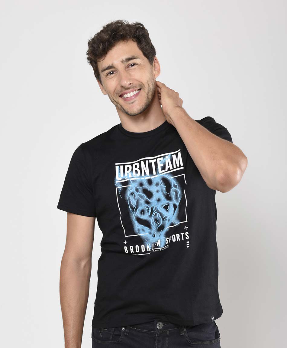 Polera deportiva hombre estampado rayos