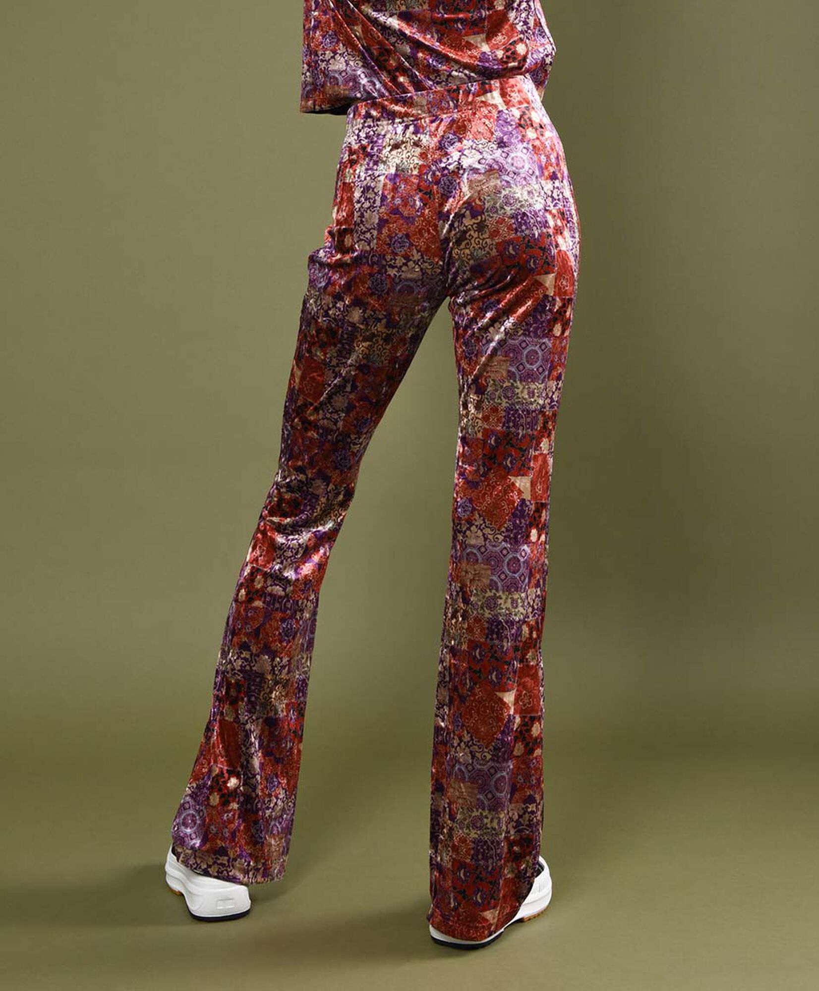 Pantalón mujer tiro alto flare velvet Pantalón mujer tiro alto flare velvet