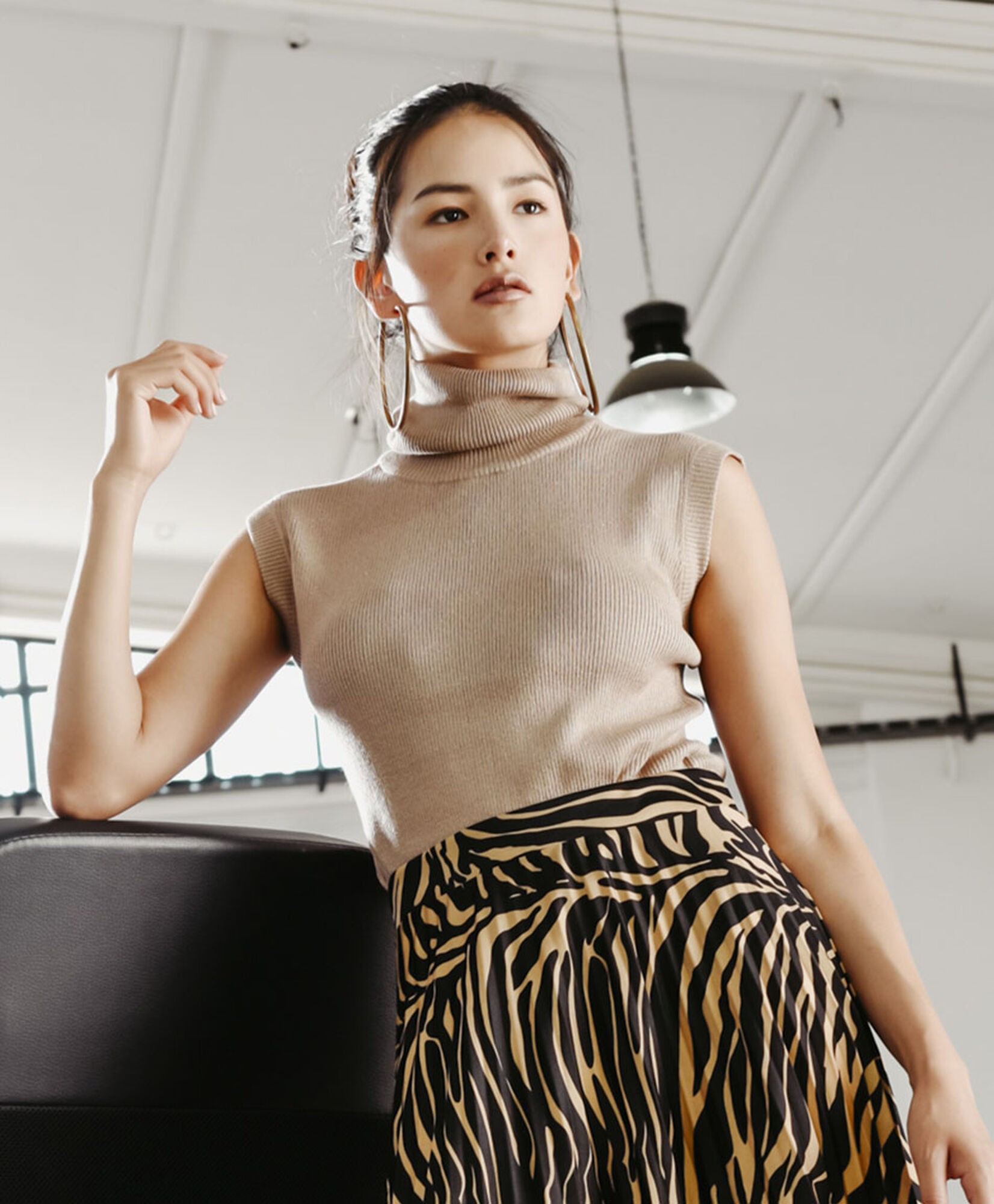 Sweater mujer brillos cuello alto sin mangas Sweater mujer brillos cuello alto sin mangas