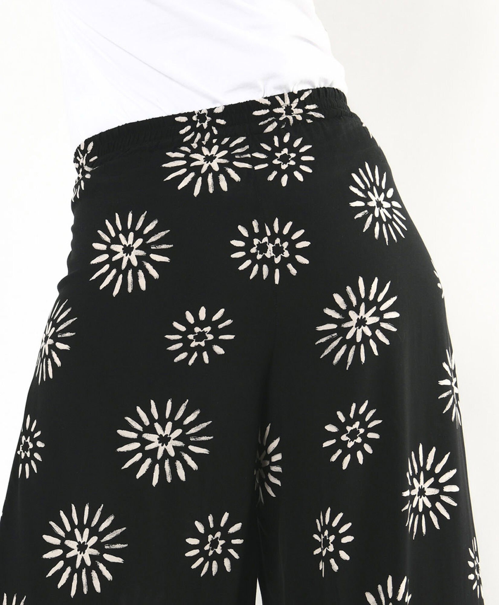 Pantalón mujer flores y líneas Pantalón mujer flores y líneas