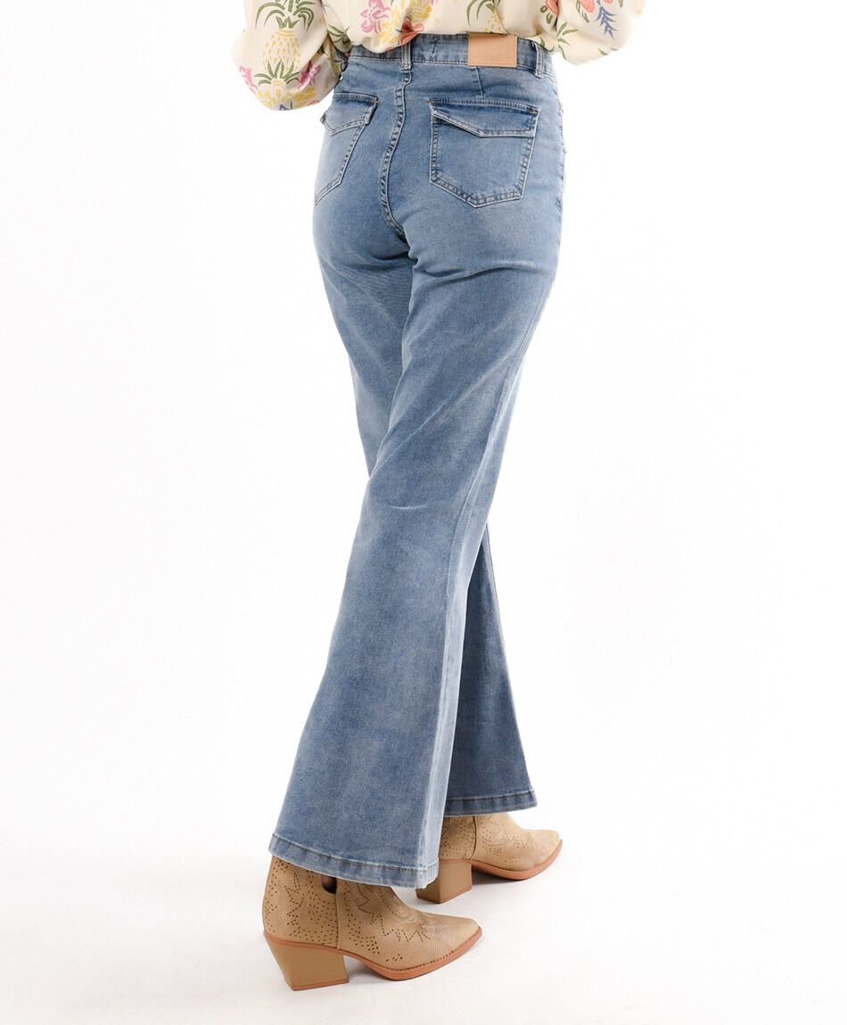 Jeans mujer tachas redondas flare