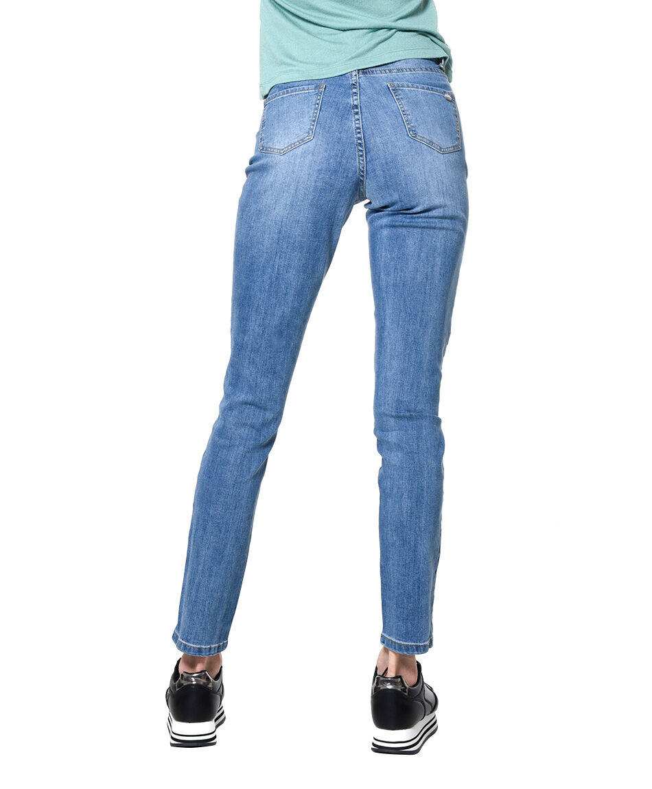 Jeans tiro alto botones