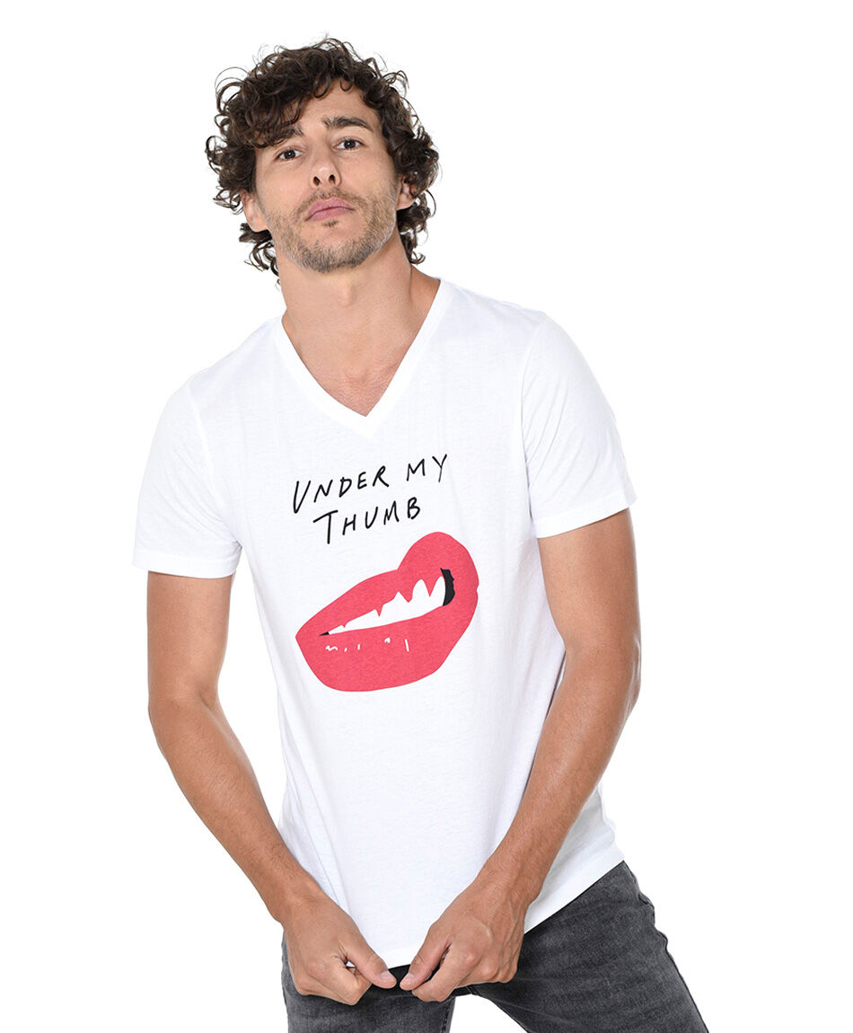 Polera estampada cuello v