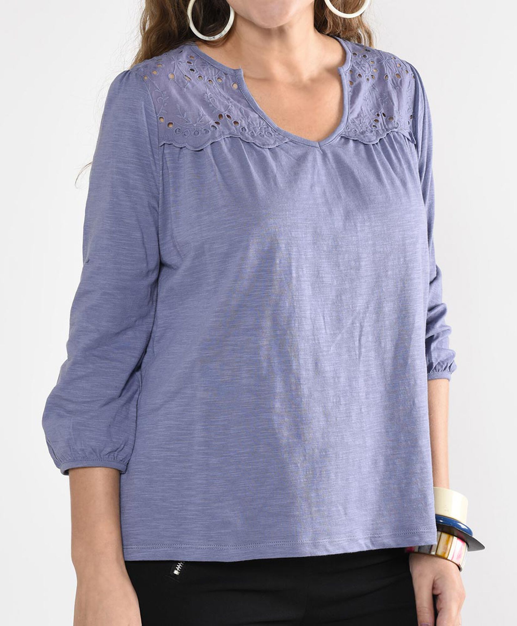Polera oversize manga 3/4 cuello en v Polera oversize manga 3/4 cuello en v