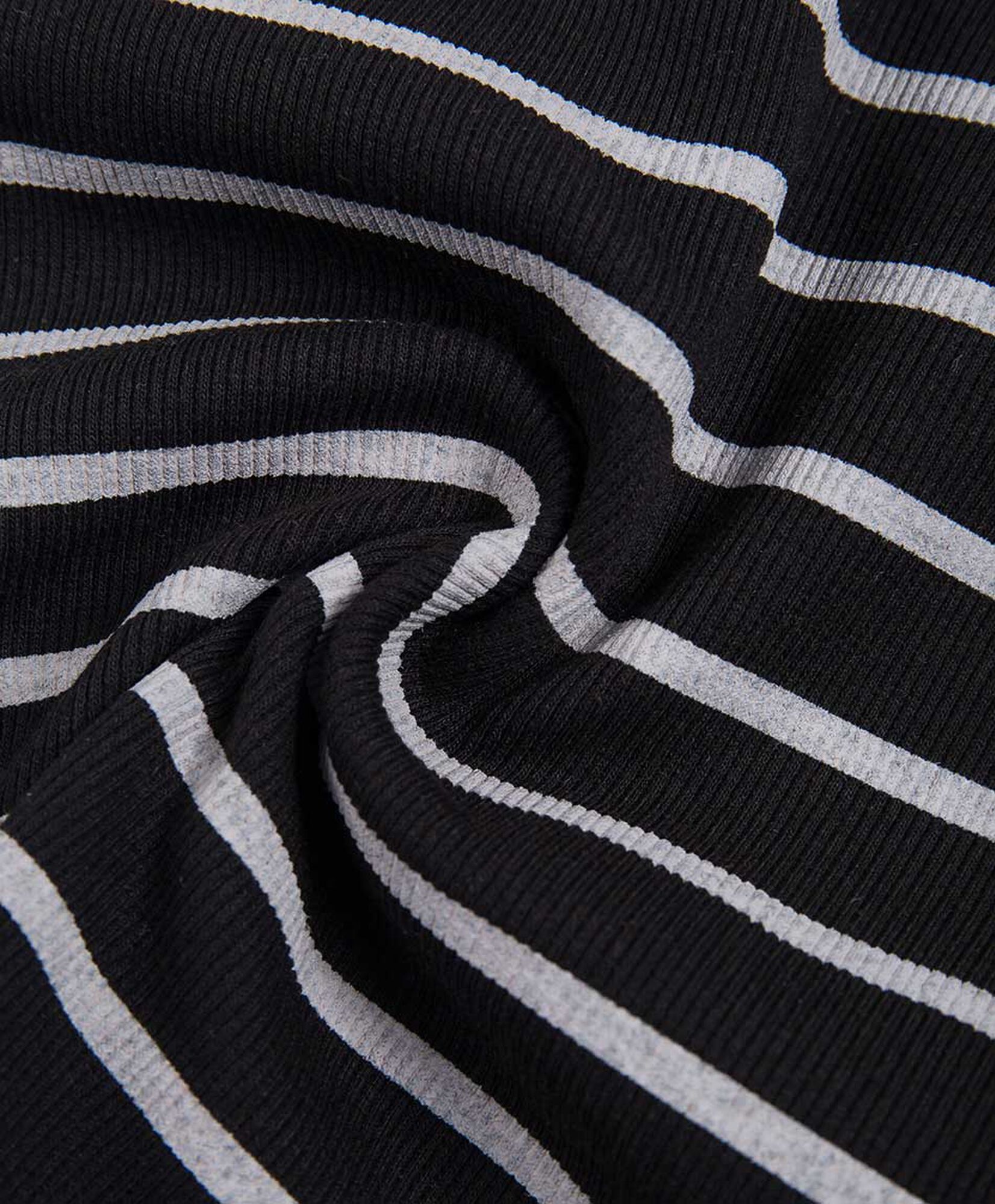 Polera niña líneas negra Polera niña líneas negra