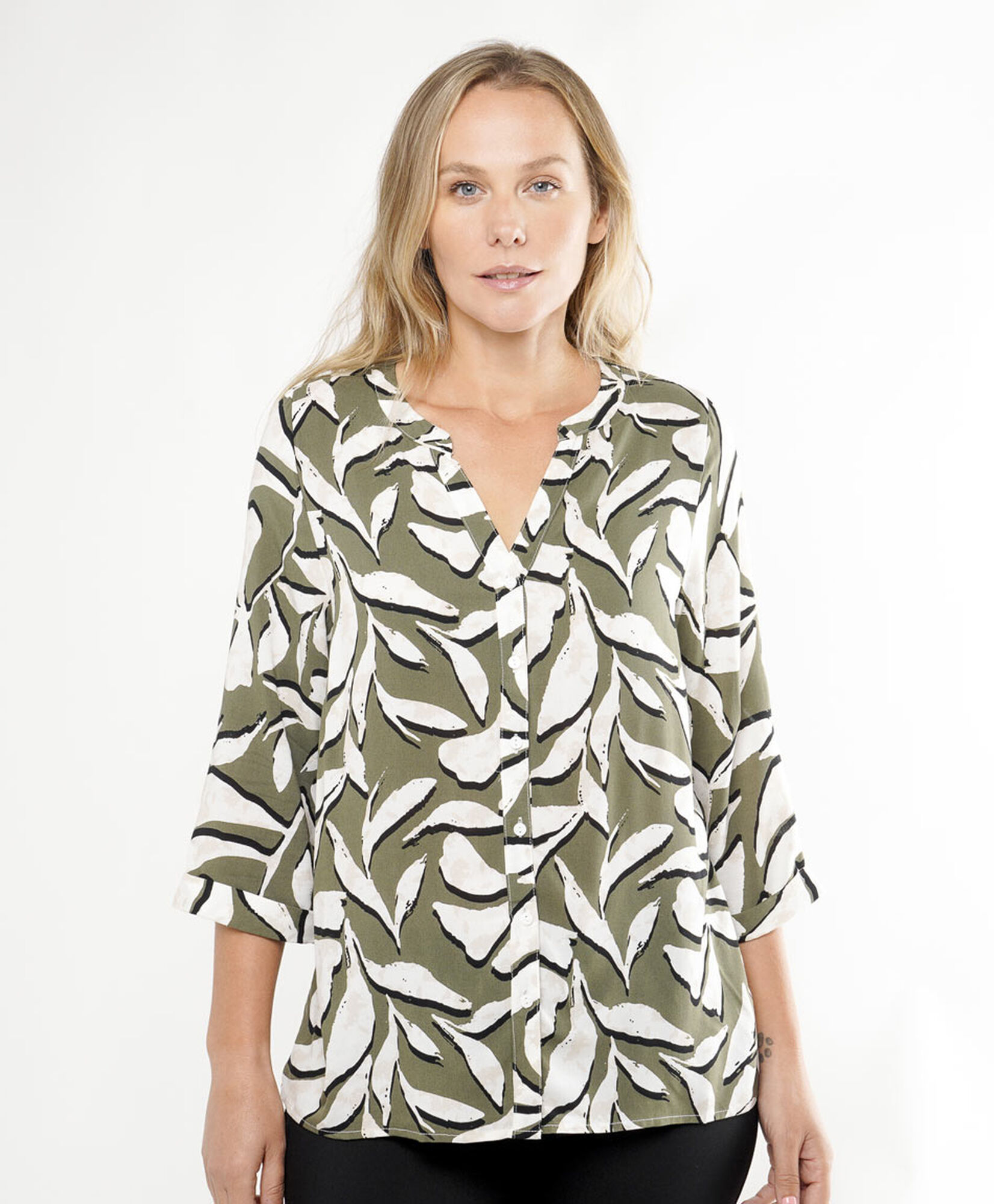 Blusa mujer estampado hojitas Blusa mujer estampado hojitas
