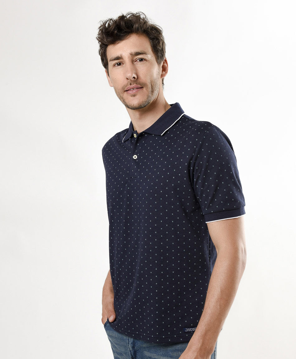 Polera hombre figuras cuello piqu&eacute;