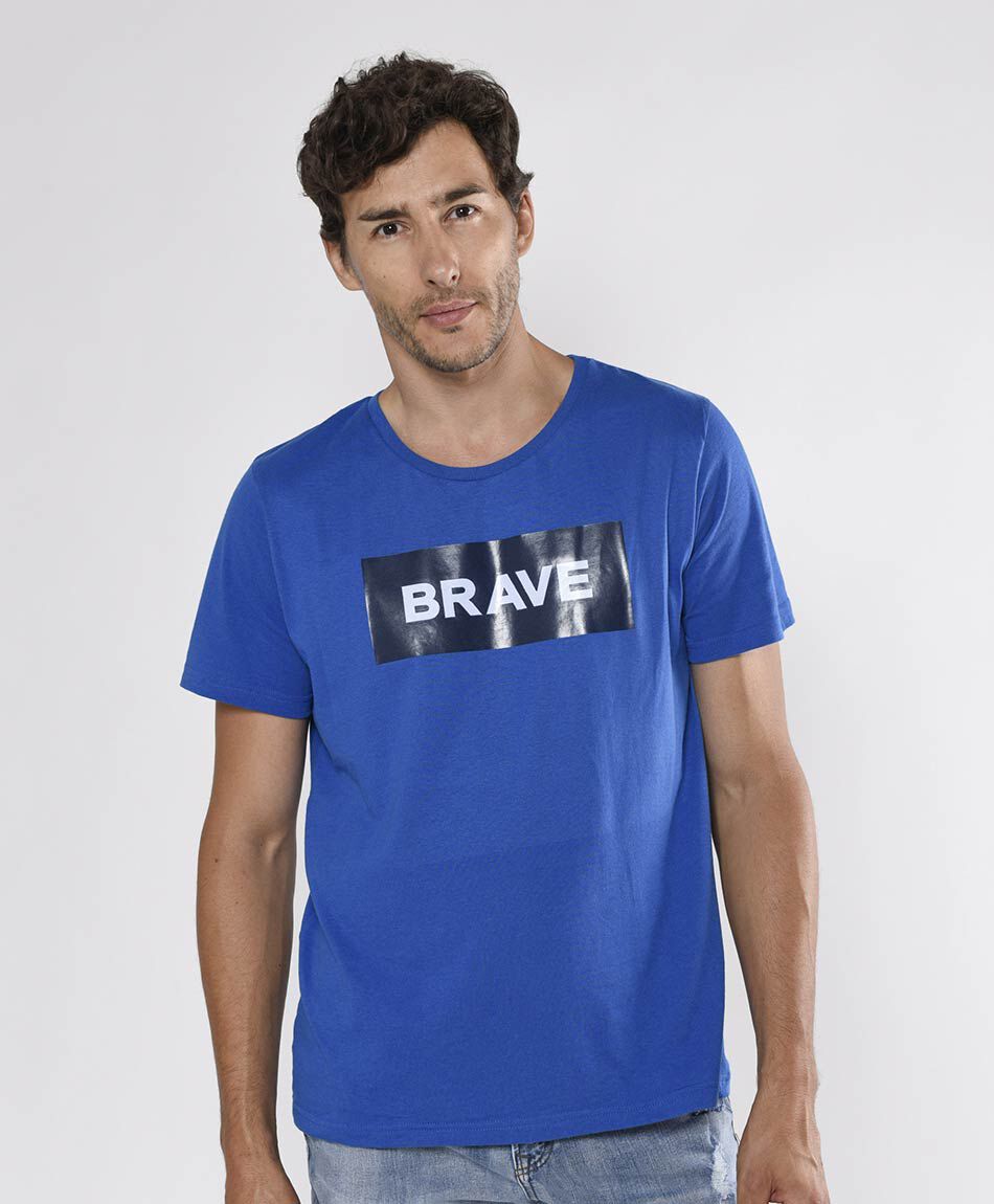 Polera hombre texto en pecho