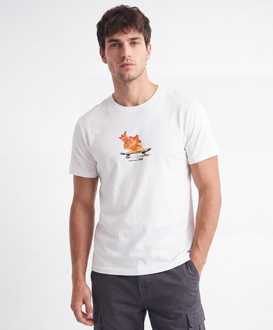 Polera hombre patineta en llamas