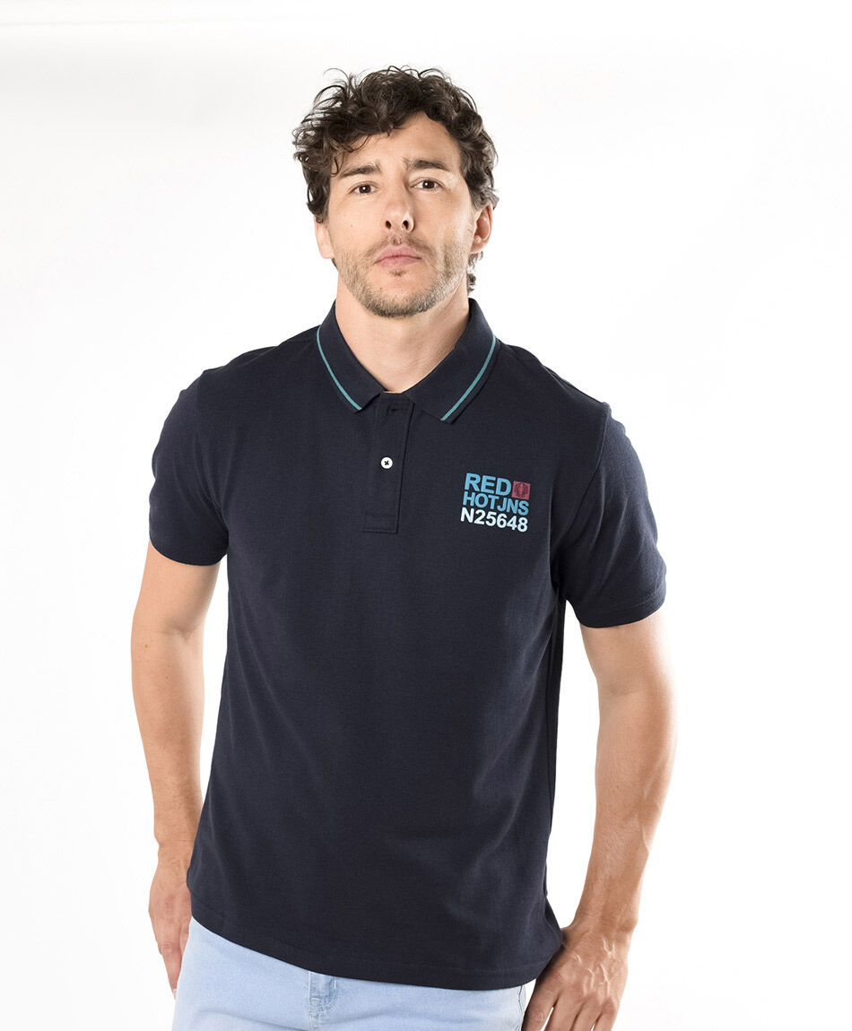 Polera hombre mini print cuello piqu&eacute; colores