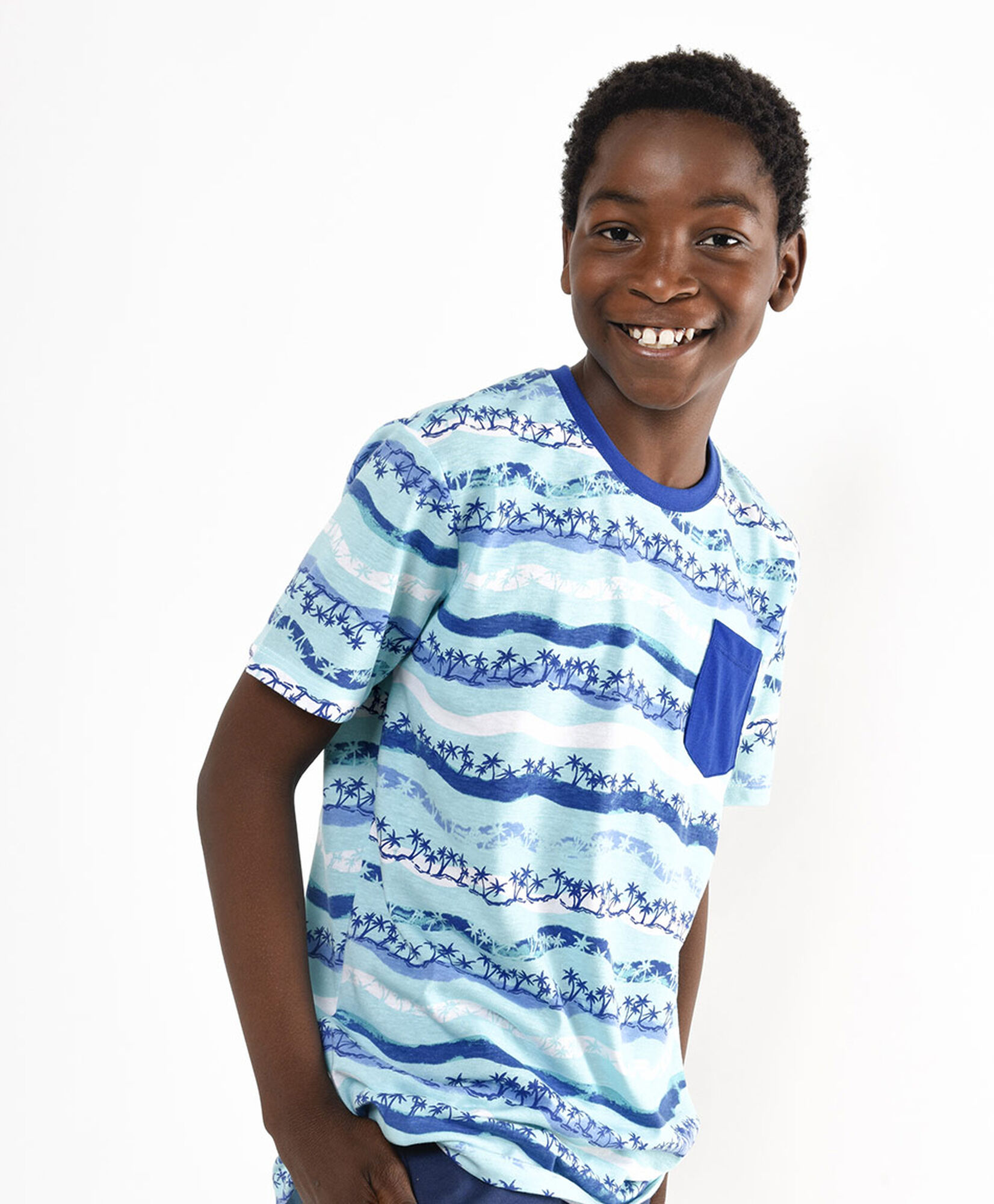 Polera niño bolsillos y palmeras Polera niño bolsillos y palmeras