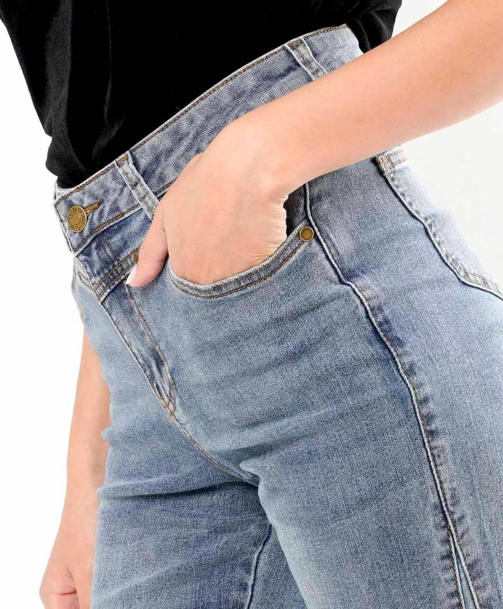 Jeans mujer tachas flare Jeans mujer tachas flare