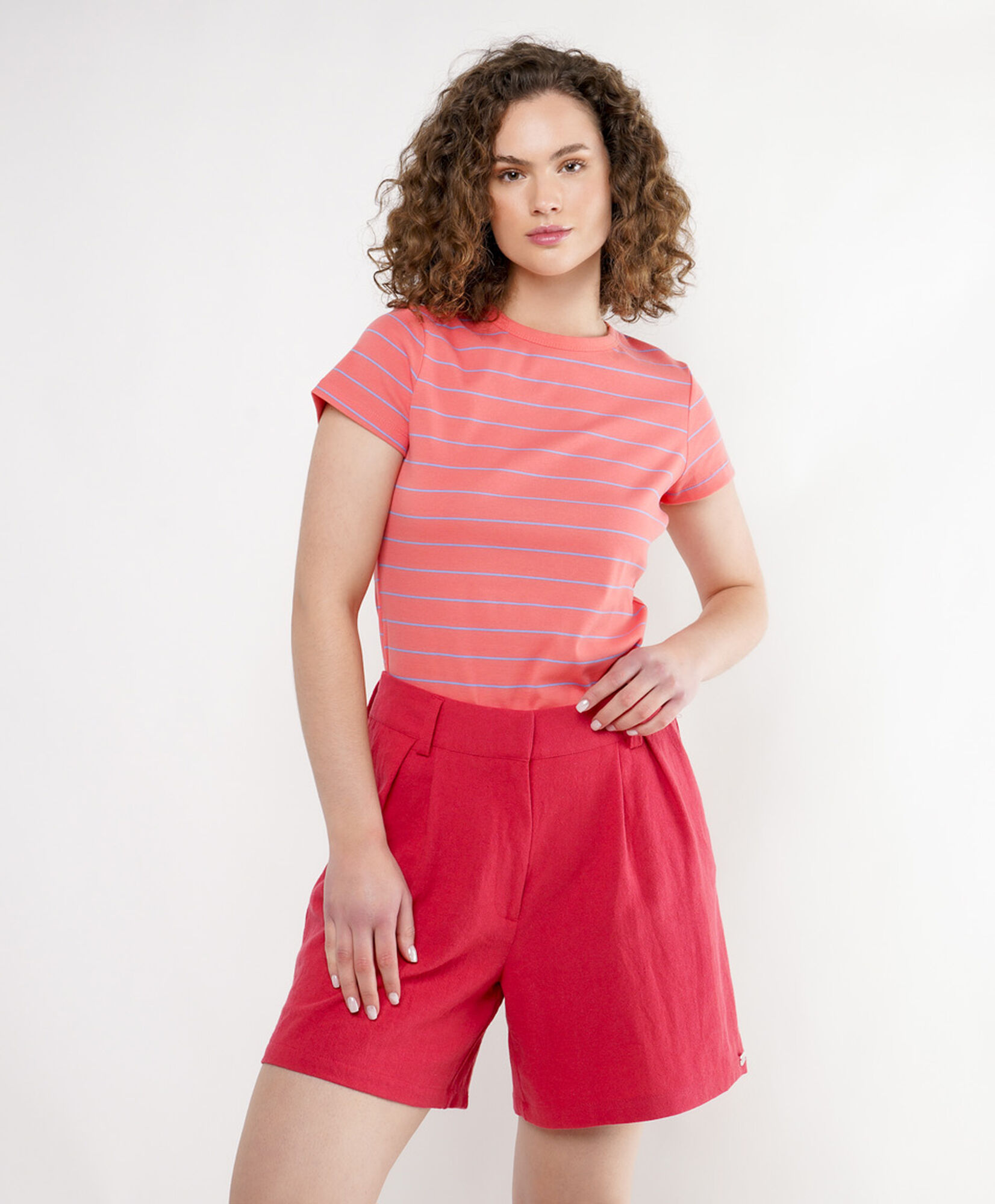 Short mujer pinzado rojo Short mujer pinzado rojo