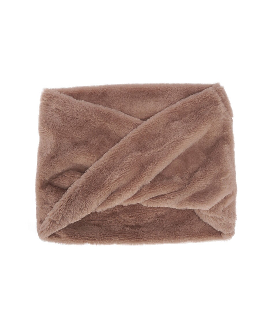 Cuello mujer pelitos