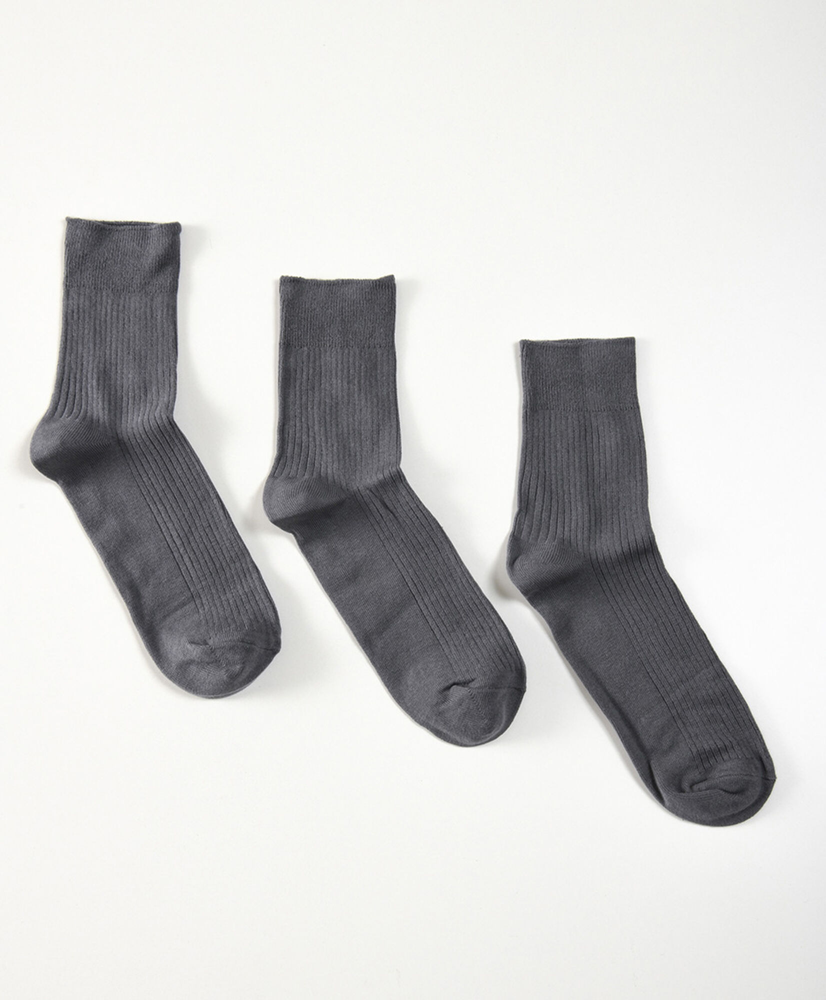 Set 3 calcetines escolares medios gris Set 3 calcetines escolares medios gris