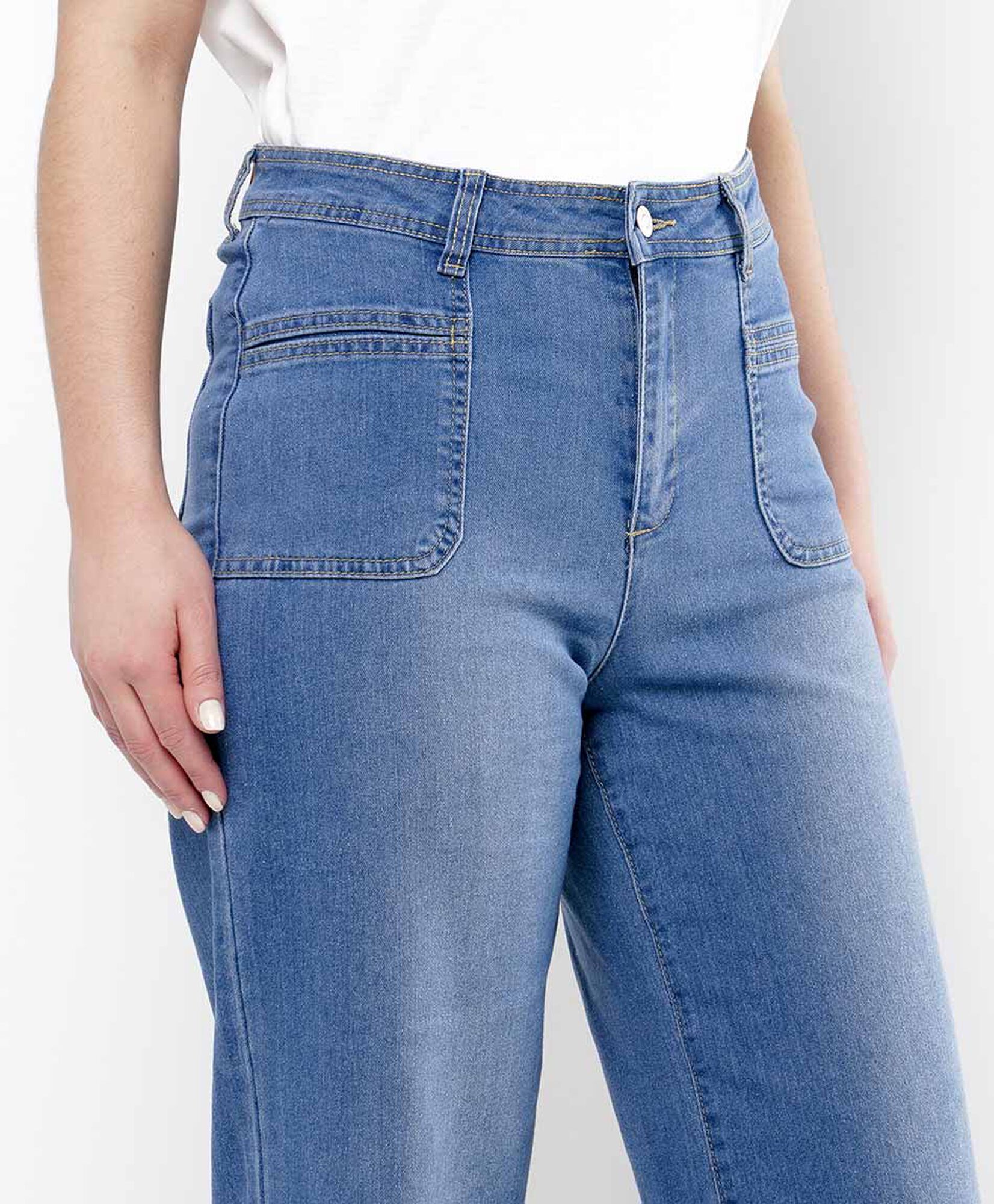 Jeans mujer con bolsillos parche wide Jeans mujer con bolsillos parche wide